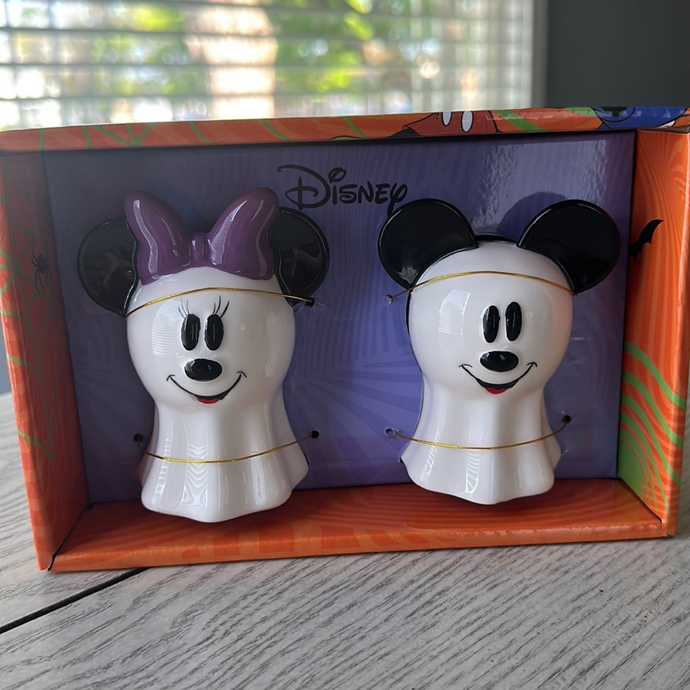 Disney Halloween Mickey & Minnie Mouse white ceramic salt & pepper shakers